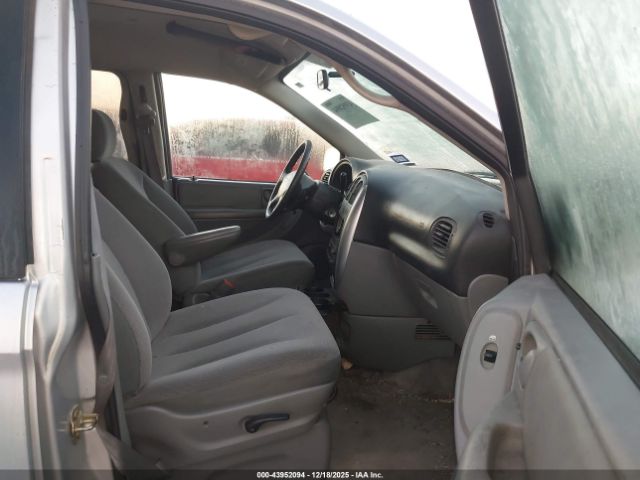 Chrysler Town & Country Touring Image 2