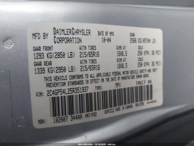 Chrysler Town & Country Touring Image 7