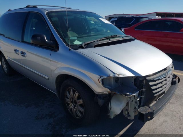 Chrysler Town & Country Touring Image 11