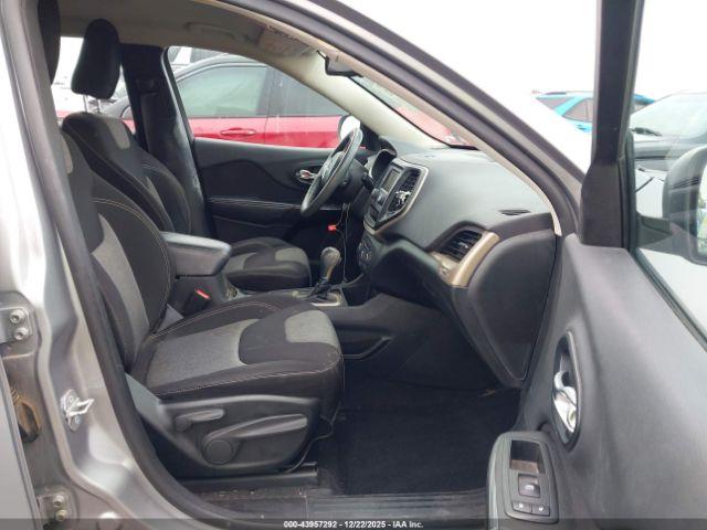 Jeep Cherokee Sport Image 6