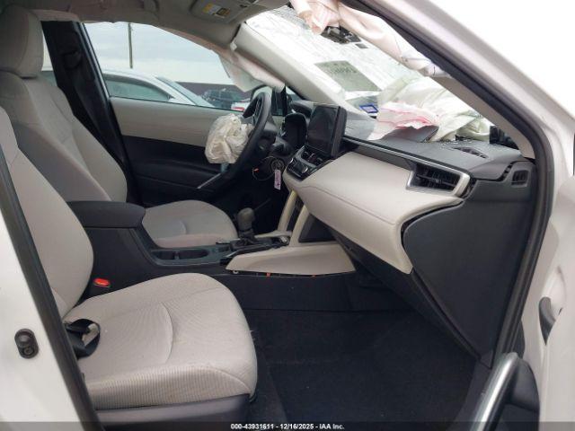 Toyota Corolla L Image 9