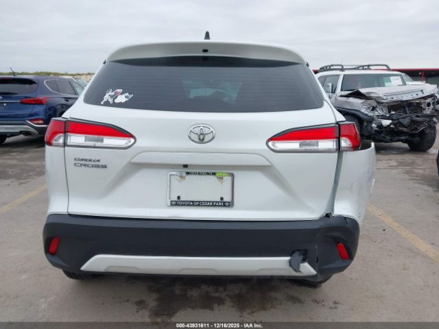 Toyota Corolla L Image 6