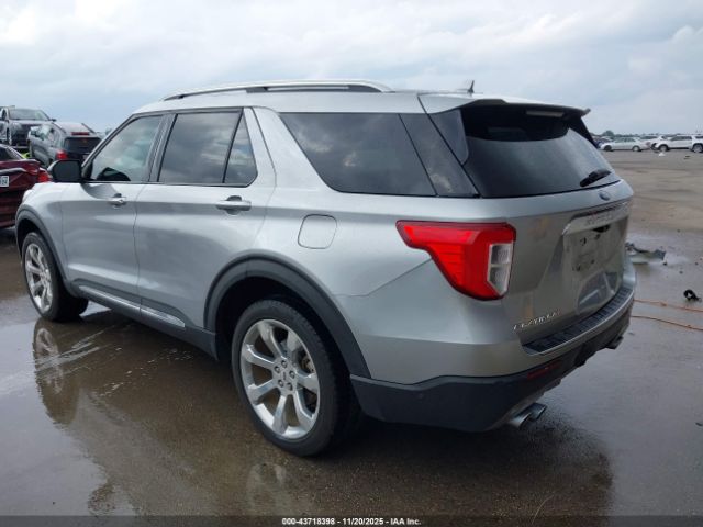 Ford Explorer Platinum Image 9