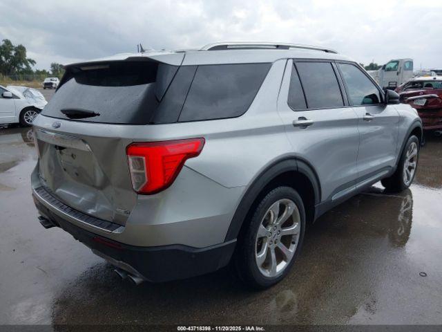 Ford Explorer Platinum Image 16