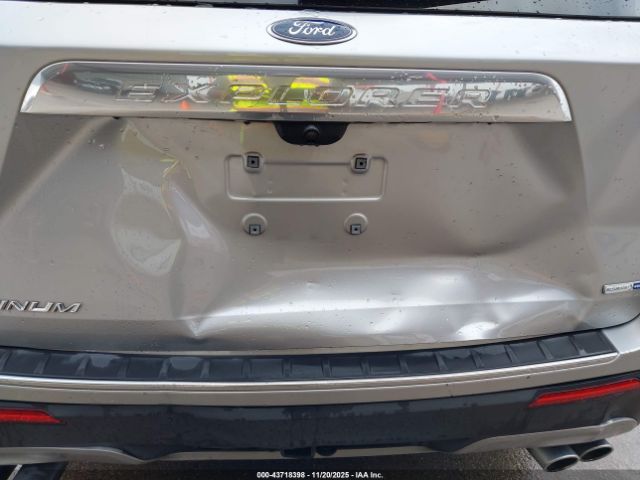 Ford Explorer Platinum Image 10