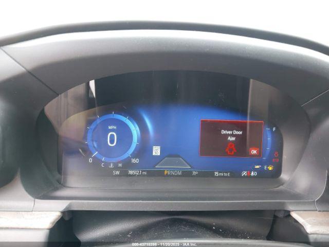 Ford Explorer Platinum Image 13