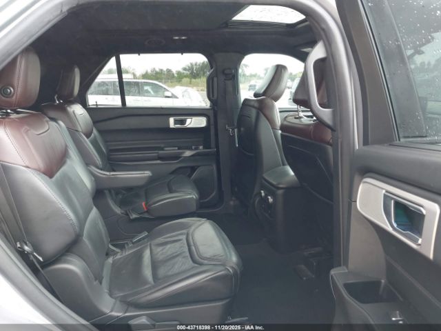 Ford Explorer Platinum Image 15