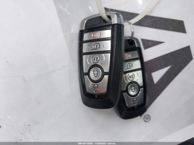 Ford Explorer Platinum Image 14