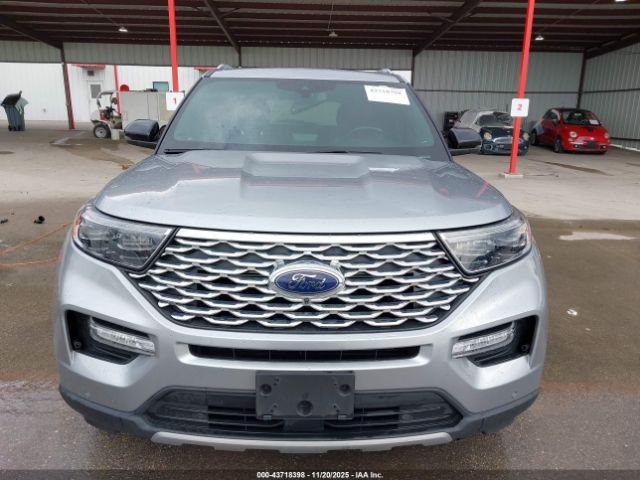 Ford Explorer Platinum Image 3