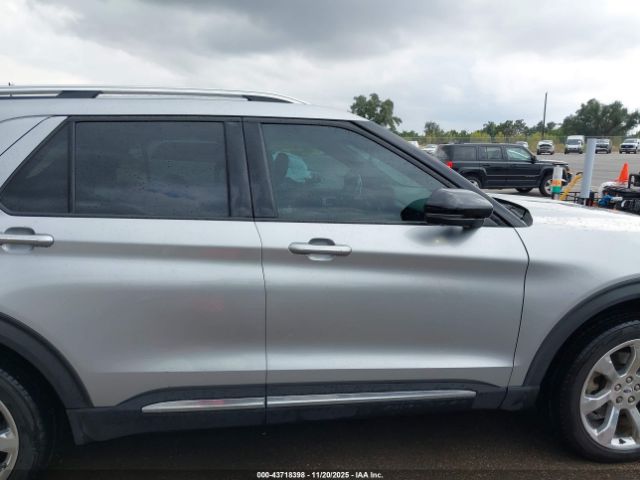 Ford Explorer Platinum Image 5