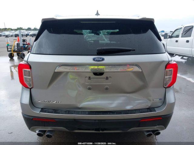 Ford Explorer Platinum Image 6