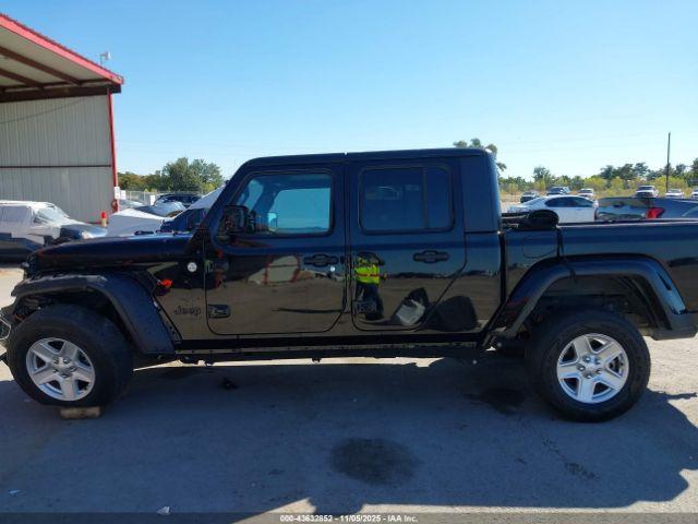 Jeep Gladiator Sport S 4x4 Image 16