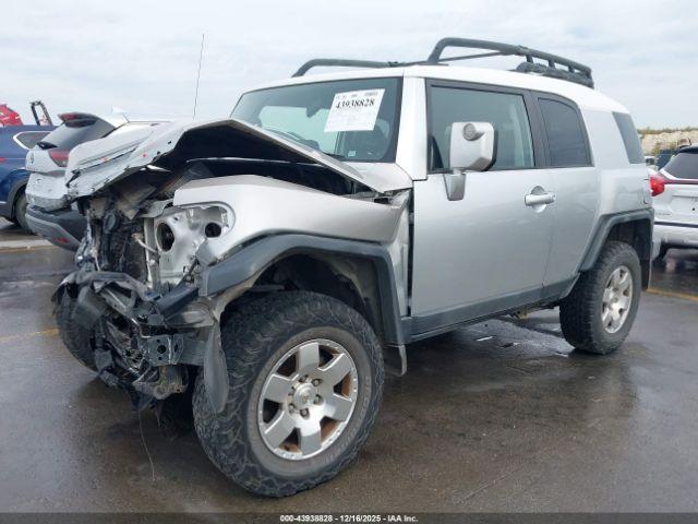 Toyota FJ Cruiser Image 2