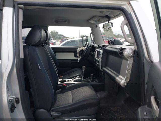 Toyota FJ Cruiser Image 4