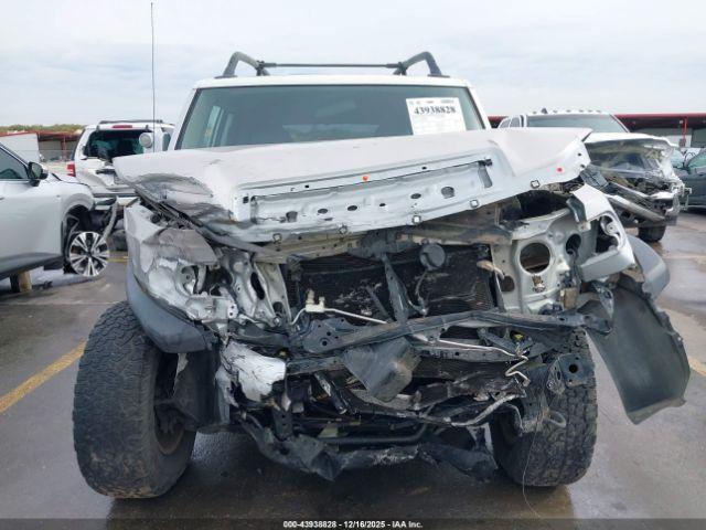 Toyota FJ Cruiser Image 8