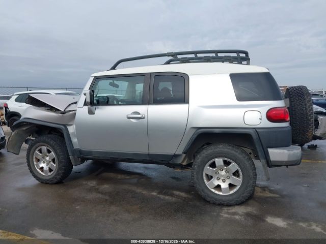 Toyota FJ Cruiser Image 16