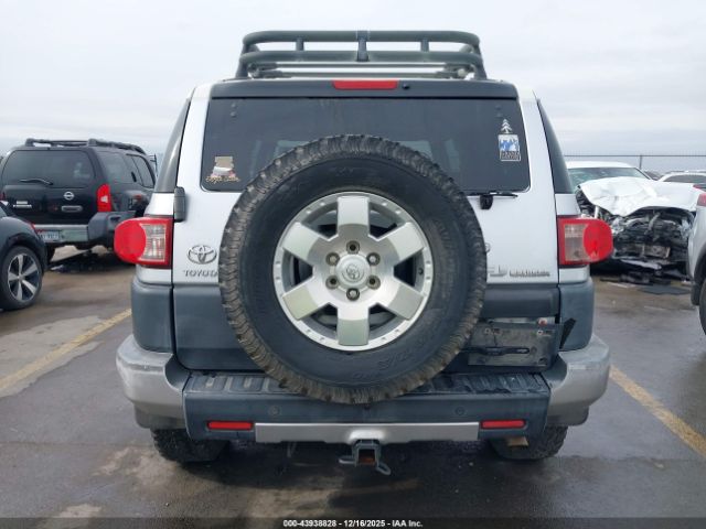 Toyota FJ Cruiser Image 14