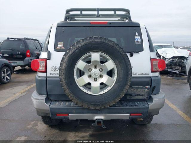 Toyota FJ Cruiser Image 14