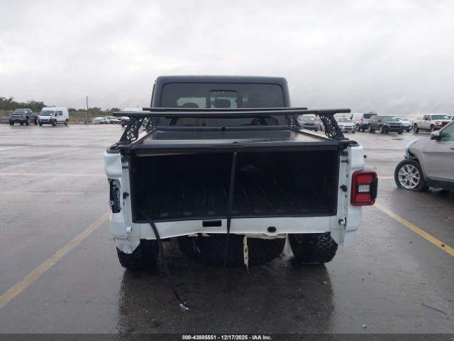 Jeep Gladiator Mojave 4x4 Image 3