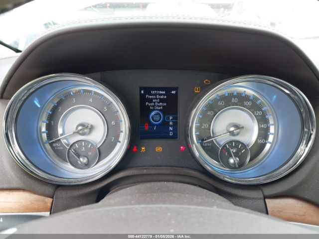 Chrysler 300c Luxury Series Image 11